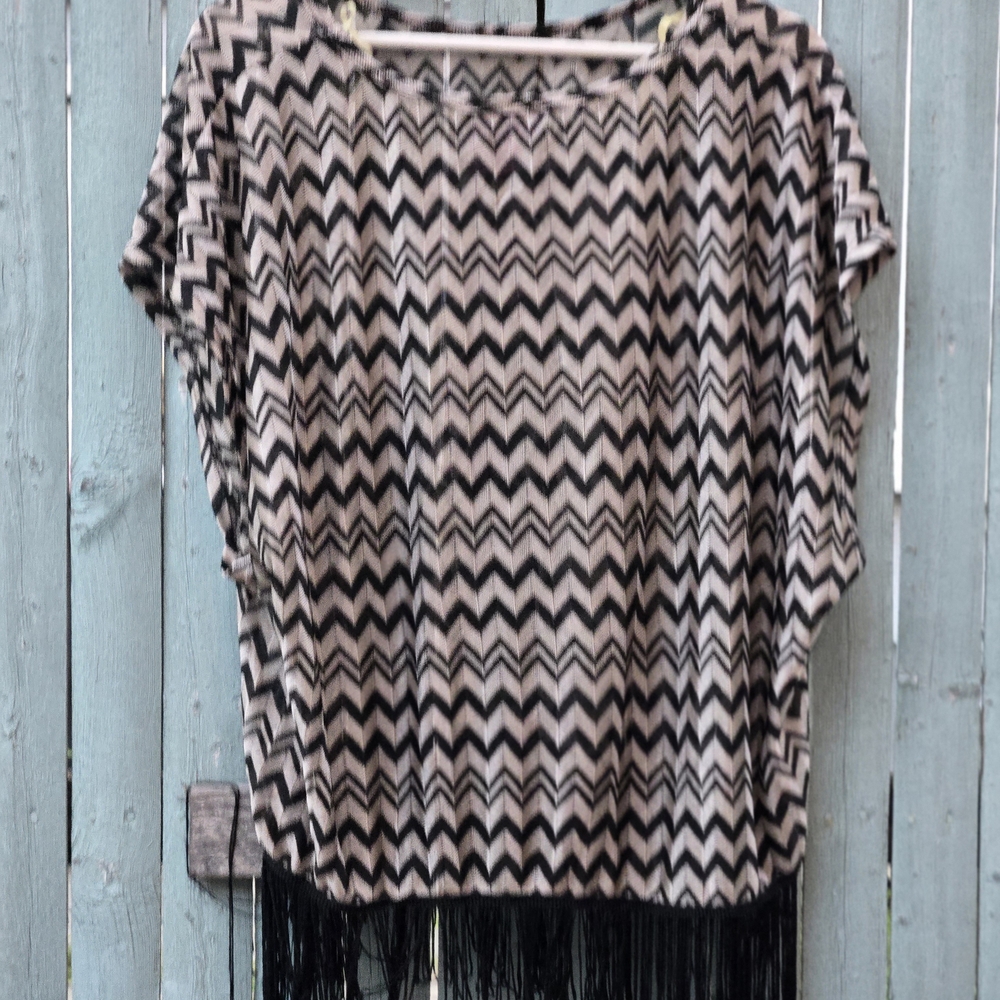 Romeo & Juliet Couture Black and Tan Chevron Blouse